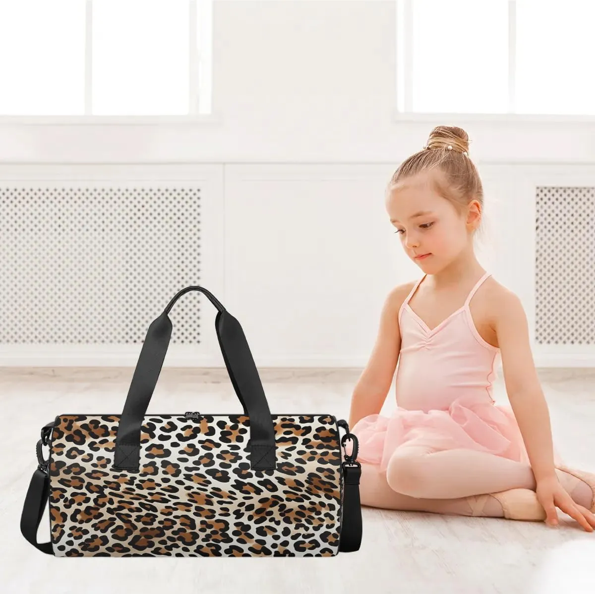 Classic Leopard Gym Bag for Women Men Lightweight Weekender Travel Bag Stylish Duffle Bag for Gym Travel Overnight Carry On