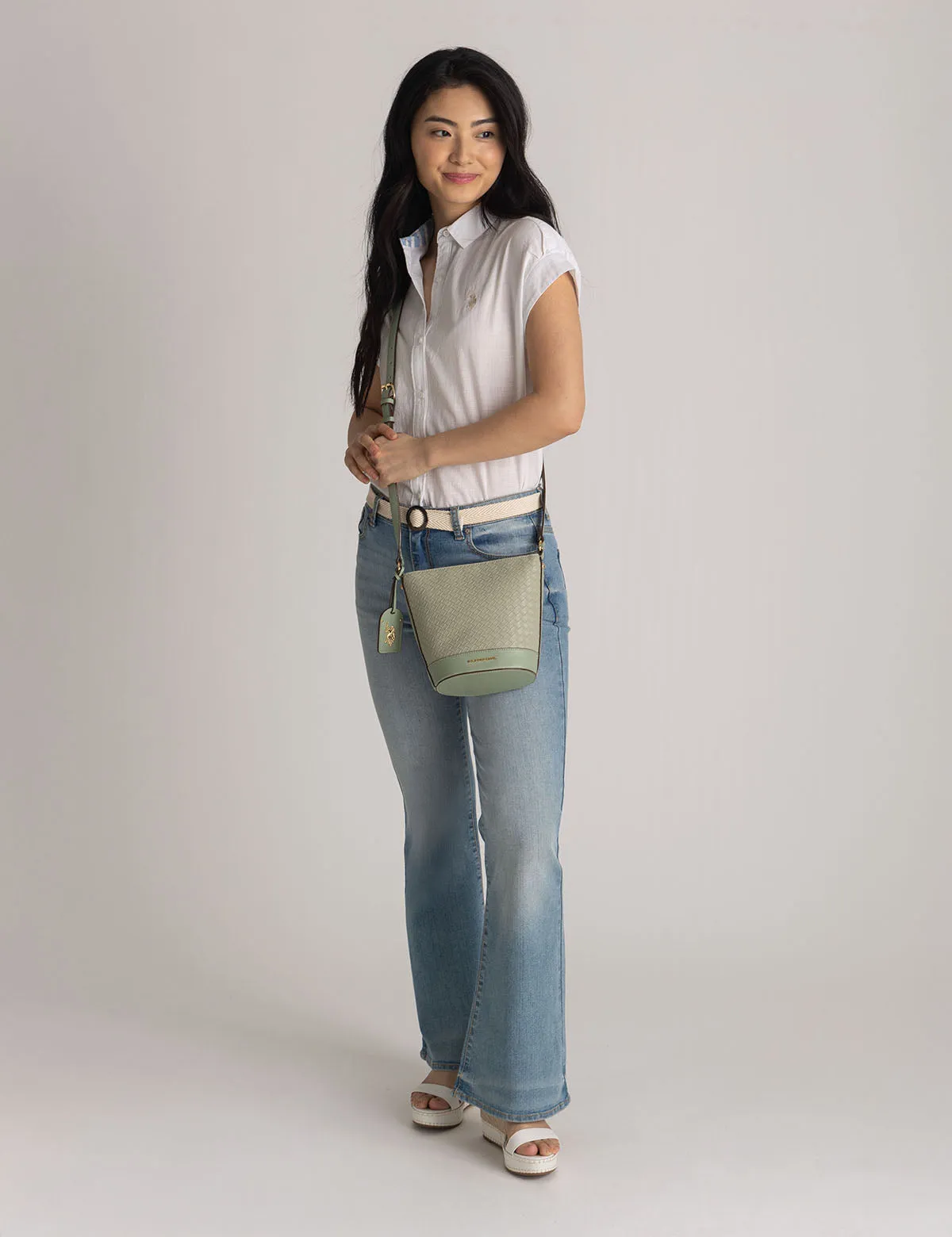 WOVEN CROSSBODY BUCKET BAG